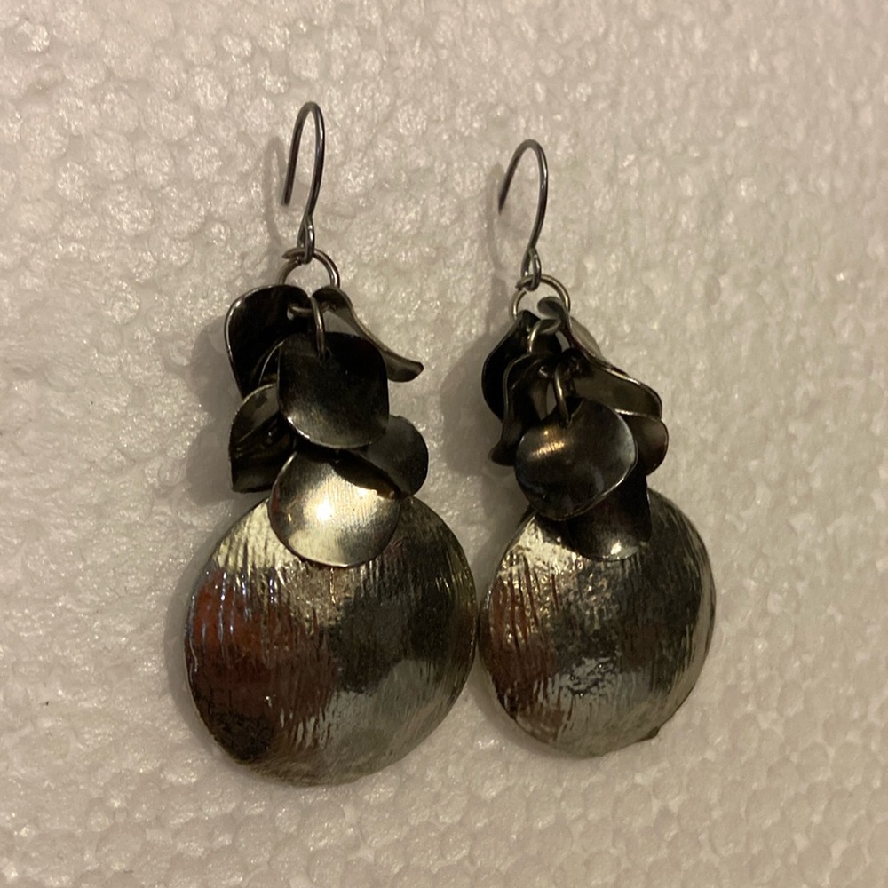 Silver rounds earrings